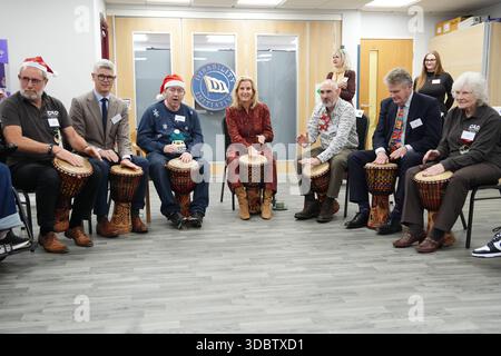 La duchessa di Edimburgo durante una visita ad un evento natalizio presso la Disability Initiative a Camberley, nel Surrey. Data foto: Giovedì 18 dicembre 2025. Foto Stock