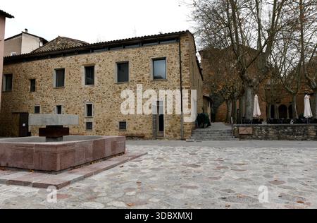 Sant Joan de les Abadesses, Palau de l'Abadia (XIV-XV secolo). Ripollès, Girona, Catalogna, Spagna. Foto Stock