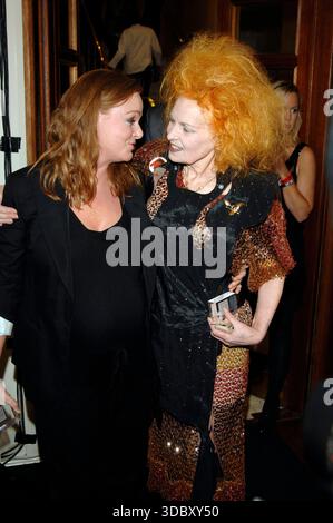 STELLA McCartney, DAME VIVIENNE WESTWOODwinnerS "Designer of the Year" e "Outstanding Achievement in Fashion Design" British Fashion Awards 2007 la Foto Stock