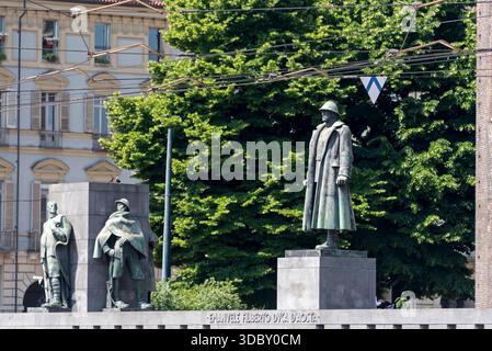 Monumento di Emanuele Filiberto, statua del Duca d'Aosta, Torino, Italia Foto Stock