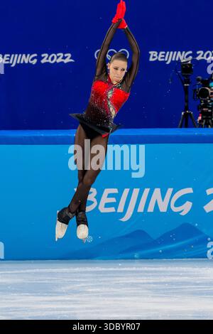 Kamila VALIEVA (ROC) gareggia al Capital Indoor Stadium durante le Olimpiadi invernali di Pechino 2022 a Pechino, Hebei, in Cina Foto Stock