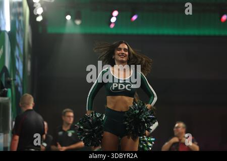 Alexandra Palace, Londra, Regno Unito. 18 dicembre 2025. 2025 PDC Paddy Power World Darts Championship Day Eight; acclamazione: Action Plus Sports/Alamy Live News Foto Stock