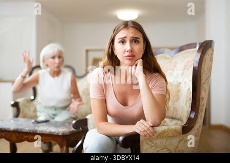 Mamma e figlia mature offese Foto Stock