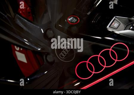 Dettagli VW, Audi automobilistica, logo Audi emblema, Audi A6 e-Tron, Audi eVehicle, dettagli dell'auto l'uno nell'altro, bella composizione dell'immagine dettagli dell'auto, stella Foto Stock