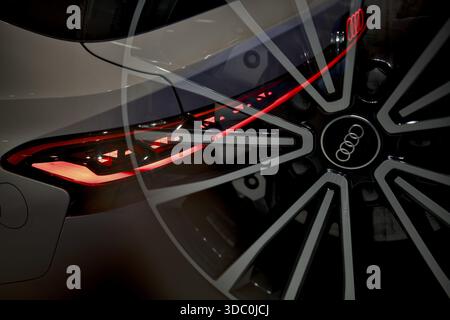 Dettagli VW, Audi automobilistica, logo Audi, Audi e-tron Audi A6, Audi A6 da dietro, Audi eVehicle, dettagli auto l'uno nell'altro, bellissimi composizioni fotografiche Foto Stock