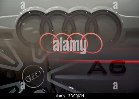 Dettagli VW, Audi automobilistica, logo Audi emblema, Audi A6 e-Tron, Audi eVehicle, dettagli dell'auto l'uno nell'altro, bella composizione dell'immagine dettagli dell'auto, silv Foto Stock