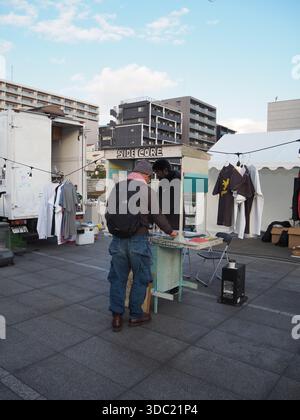 Mercato all'aperto alla Tokyo Art Book Fair con editori indipendenti e visitatori Foto Stock