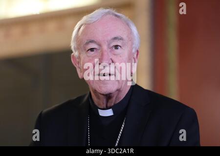 L'arcivescovo uscente di Westminster Vincent Nichols ha parlato durante una conferenza stampa che ha annunciato il vescovo Richard Moth come nuovo arcivescovo, sostituendo il cardinale Nichols come leader della Chiesa cattolica in Inghilterra e Galles, nella sala del Trono della Arcivescovo di Westminster, Londra. Data foto: Venerdì 19 dicembre 2025. Foto Stock