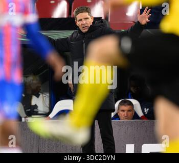 Londra, Regno Unito. 18 dicembre 2025. Crystal Palace V KuPS - UEFA Conference League - Selhurst Park. Oliver Glasner, direttore del Crystal Palace. Crediti immagine: Mark Pain / Alamy Live News Foto Stock
