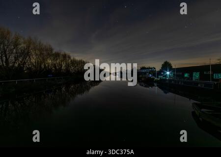 Gloucester e Sharpness Canal di notte. Il ponte girevole Patch. Foto Stock