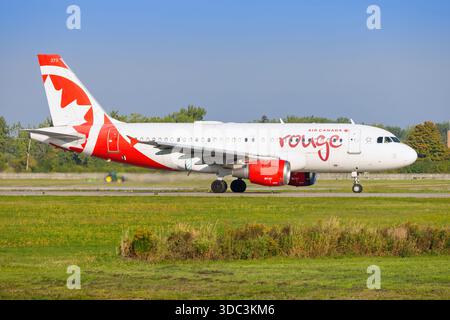 Montreal, Canada - 24 settembre 2025: Air Rouge A320 Foto Stock