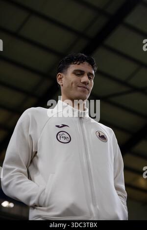 Swansea, Regno Unito. 19 dicembre 2025. Marko Stamenic di Swansea City arriva prima della partita del campionato EFL Skybet, Swansea City contro Wrexham allo Stadio Swansea.com di Swansea, Galles, venerdì 19 dicembre 2025. Questa immagine può essere utilizzata solo per scopi editoriali. Solo per uso editoriale, foto di Kara Thomas/Andrew Orchard/fotografia sportiva Alamy Live news Foto Stock