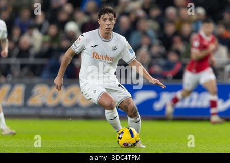 Swansea, Regno Unito. 19 dicembre 2025. Goncalo Franco di Swansea City attacca durante la partita di campionato EFL Skybet, Swansea City contro Wrexham allo Stadio Swansea.com di Swansea, Galles, venerdì 19 dicembre 2025. Questa immagine può essere utilizzata solo per scopi editoriali. Solo per uso editoriale, foto di Kara Thomas/Andrew Orchard/fotografia sportiva Alamy Live news Foto Stock