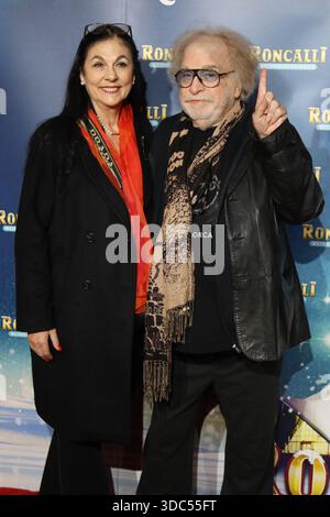 Berlin, 19.12.2025 Eliana Larible und Bernhard Paul bei der Premiere des 21. Roncalli Weihnachtscircus im Tempodrom originale a Berlino foto: Matthias Gränzdörfer Foto Stock