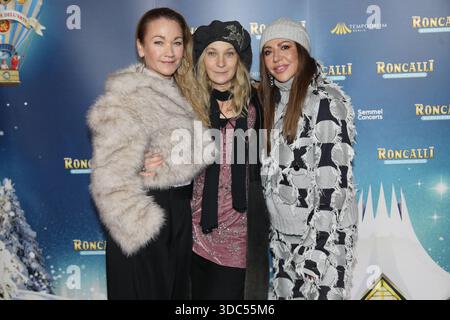 Berlino, 19.12.2025 Lisa Maria Potthoff, Jeanette Hain e Simone Thomalla bei der Premiere des 21. Roncalli Weihnachtscircus im Tempodrom originale a Berlino foto: Matthias Gränzdörfer Foto Stock