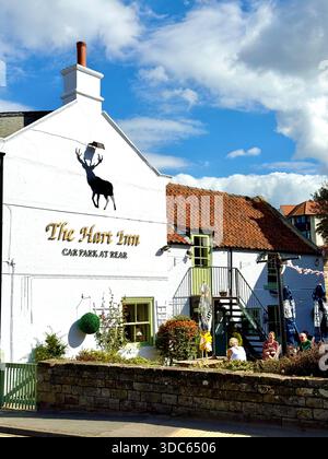 L'Hart Inn di Sandsend sulla costa dello Yorkshire settentrionale, Inghilterra, Regno Unito Foto Stock