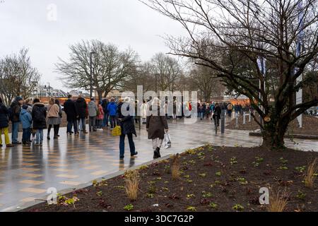 Tag der offenen Tür in der Beethovenhalle Bonn AM 20. Dicembre 2025. Ein Riesenandrang herrschte vor und in der Beethovenhalle zu Bonn anlässlich des Tages der offenen Tür. Bonn Nordrhein-Westfalen Deutschland *** Open Day presso la Beethovenhalle Bonn il 20 dicembre 2025 c'era una folla enorme all'esterno e all'interno della Beethovenhalle di Bonn in occasione dell'Open Day Bonn Nord Renania-Vestfalia Germania Foto Stock