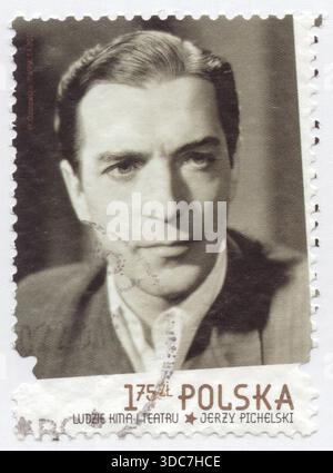 POLONIA — 2015 ottobre 23: Francobollo da 1,75 zloty in bianco e nero e oro raffigurante il ritratto di Jerzy Pichelski. Era un attore polacco di cinema e teatro. Filmografia selezionata: Ostatnia brygada (1938); Florian (1938); i tre cuori (1939); Border Street (1948); Lotna (1959); Cavalieri dell'ordine Teutonico (1960); Zamach (1960); Bad Luck (1960) Foto Stock