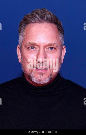 ABBberlin: Lars Pape zu Gast bei der Weltpremiere von POLAR EXPERIENCE - Die Immersive Ausstellung über die Arktis und Antarktis in der Arena Berlin AM 05.12.2025 Berlin Deutschland *** ABBberlin Lars Pape come ospite alla prima mondiale di POLAR EXPERIENCE la mostra immersiva sull'Artico e sull'Antartide all'Arena Berlin il 05 12 2025 Berlino Germania Foto Stock