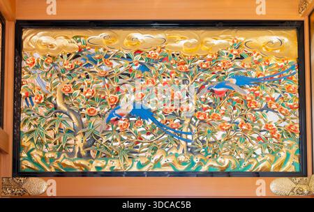 Castello di Nagoya, Aichi, Giappone. 20 agosto 2024. Decorazione a pavone del palazzo Hommaru con fogliame. Foto Stock