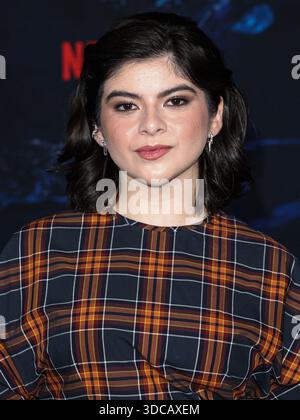 (FILE) Stranger Things 5 Vol. 2 pubblicherà tre nuovi episodi a Natale (giovedì 25 dicembre 2025) e Vol. 3 - l'episodio finale a Capodanno (mercoledì 31 dicembre 2025). HOLLYWOOD, LOS ANGELES, CALIFORNIA, USA - 06 NOVEMBRE: L'attrice e cantante americana Gabriella Pizzolo arriva alla prima mondiale della quinta stagione di Netflix "Stranger Things", tenutasi al TCL Chinese Theatre IMAX il 6 novembre 2025 a Hollywood, Los Angeles, California, Stati Uniti. (Foto di David Acosta/Image Press Agency) Foto Stock