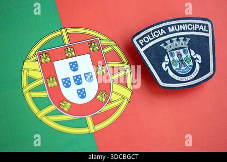 KIEV, UCRAINA - 6 SETTEMBRE 2025 Portogallo polizia municipale patch sulla bandiera nazionale primo piano Foto Stock