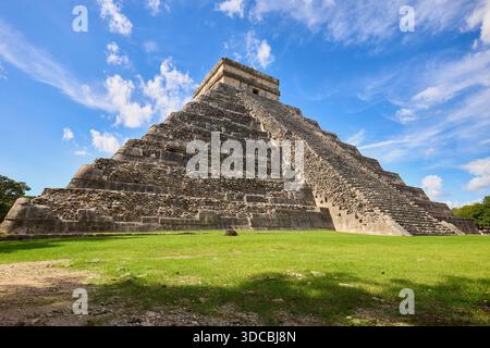Piramide di El Castillo a Chichen Itza, Messico Foto Stock