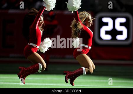 Houston, Texas, Stati Uniti. 21 dicembre 2025. Le cheerleader degli Houston Texans si esibirono prima della partita NFL tra gli Houston Texans e i Las Vegas Raiders all'NRG Stadium di Houston, Texas, il 21 dicembre 2025. (Credit Image: © Erik Williams/ZUMA Press Wire) SOLO PER USO EDITORIALE! Non per USO commerciale! Foto Stock