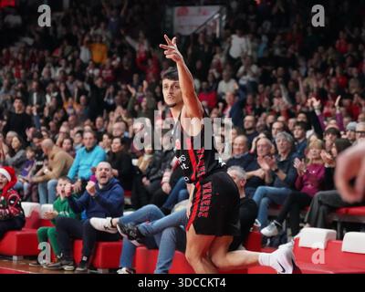 13 Matteo Librizzi - Openjob Metis Varese durante il mach tra Openjob Metis Varese e Pallacanestro Trieste, domenica 21 dicembre 2025, a Varese, al Palasport Lino Oldrini. (Foto di Fabio Averna/Sipa USA) credito: SIPA USA/Alamy Live News Foto Stock