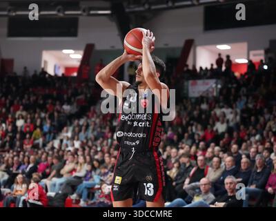 13 Matteo Librizzi - Openjob Metis Varese durante il mach tra Openjob Metis Varese e Pallacanestro Trieste, domenica 21 dicembre 2025, a Varese, al Palasport Lino Oldrini. (Foto di Fabio Averna/Sipa USA) credito: SIPA USA/Alamy Live News Foto Stock
