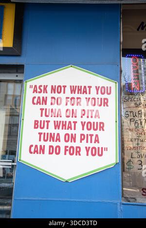 Insegna TUNN on pita a Mystic Muffin in Jarvis Street nel centro di Toronto, Ontario, Canada Foto Stock
