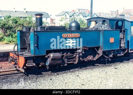 British Rail vale of Rheidol Railway Locomotive No. 8 Llywelyn, in livrea blu British Rail nazionalizzata nel 1975. Ferrovia a scartamento ridotto ad Aberystwyth, Ceredigion, Galles, Regno Unito Foto Stock
