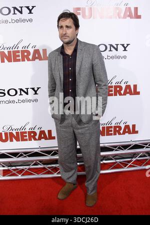 12 aprile 2010 - Hollywood California - Luke Wilson. Los Angeles Premiere di "Death at a Funeral" - arrivi tenuti al Cinerama Dome. Credito fotografico: T. Conrad/AdMedia Foto Stock
