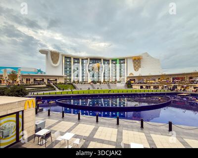 Antalya, Turchia - 20 dicembre 2025: Vista generale dell'hotel a tema Nickelodeon presso il Rixos resort ad Antalya Foto Stock