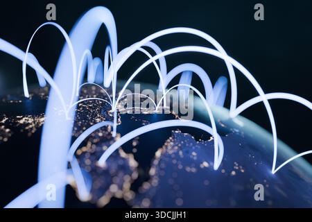 Terra luminosa di notte con città illuminate e linee di luce blu digitali, che rappresentano la tecnologia globale, le connessioni Internet, la comunità mondiale Foto Stock
