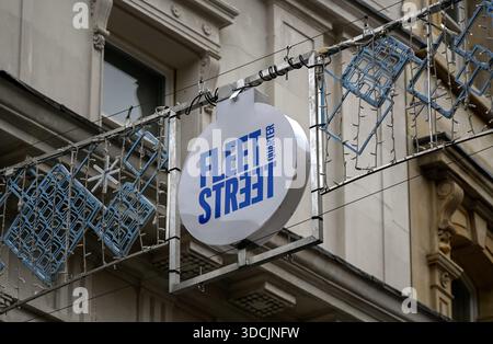 LONDRA, Regno Unito - 11 NOVEMBRE 2025: Cartello per Fleet Street Quarter Foto Stock