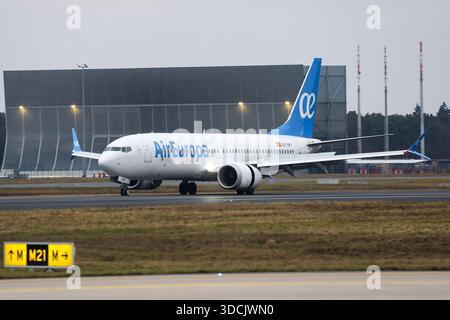 Francoforte sul meno, Germania. 23 dicembre 2025. Air Europa Plane all'aeroporto di Francoforte il 23 dicembre 2025. Credito: HMB Media/Alamy Live News Foto Stock