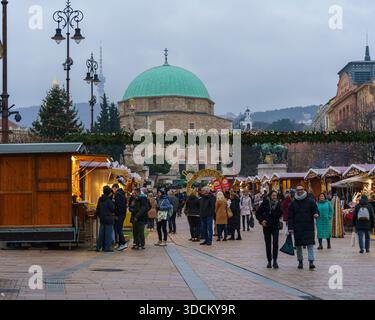 12.12.25 Ungheria, Pecs City, incredibile mercatino di natale nel sud dell'Ungheria. Il mercato dell'avvento della città di Pecs è famoso anche in Slovenia e Croazia. Bello Foto Stock