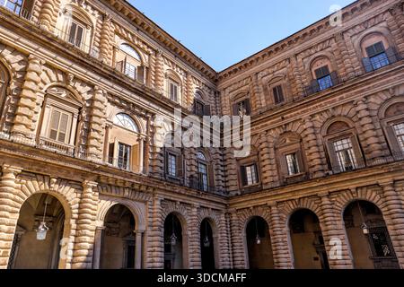 Cortile interno di Palazzo Pitti a Firenze, Toscana, Italia. Foto Stock