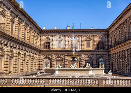 Cortile interno di Palazzo Pitti a Firenze, Toscana, Italia. Foto Stock