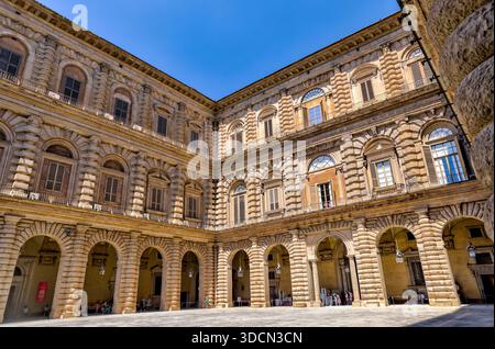 Cortile interno di Palazzo Pitti a Firenze, Toscana, Italia. Foto Stock