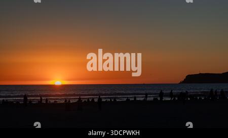 Tramonto sull'Oceano Pacifico con vista di Point Loma da Coronado Island vicino a San Diego, California, Stati Uniti Foto Stock
