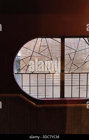 Dettagli della finestra nello storico Kanaguya Onsen Ryokan, Shibu Onsen, Yudanaka, Nagano, Giappone, risalente a 250 anni fa Foto Stock