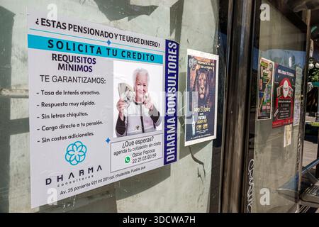 Puebla Mexico, Centro Historico, centro storico, Avenida Reforma, manifesti pubblicitari finanziari, promozione crediti prestiti, marketing pensioni Foto Stock