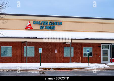 Roma, NY - 17 dicembre 2025: Centro dialisi di Roma a New York fondato e gestito da Utica Partners, LLC nel 27 agosto 2021 Foto Stock