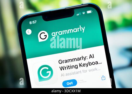 New Delhi, India 26 jaunary 2026:- Grammarly ai Writing Keyboard app sullo schermo dell'iPhone Foto Stock