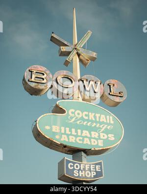 Insegna vintage per il surf Bowl a Oceanside, California Foto Stock