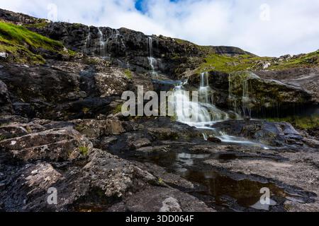 Cascata a Saksun, Isole Faroe Foto Stock