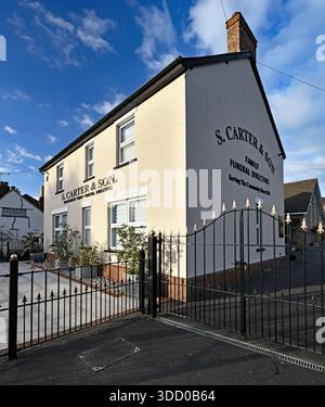 25 dicembre 2025. S. Carter & Son, Funeral Directors, edificio in London Road, Wickford, Essex. REGNO UNITO Foto Stock