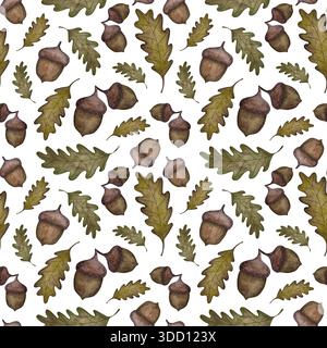 Questo motivo ad acquerello senza cuciture presenta foglie di quercia verde e ghiande su uno sfondo bianco pulito. Foto Stock